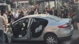 Güngören'de dehşet anları: Kontrolden çıkan otomobil durağa daldı