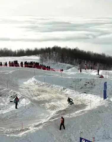 Rize'de Adrenalin Dolu Kar Motosikleti Şampiyonası