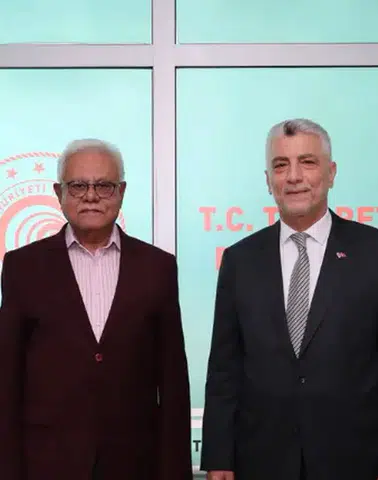 Bakan Bolat'tan Pakistanlı Büyükelçi Junaid'e veda: Ticari ilişkilerde yeni dönem mesajı
