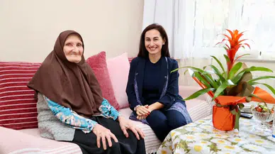 CHP'den AK Parti'ye Geçen Beykoz Belediye Başkan Vekili, Erdoğan'ın Sütannesini Ziyaret Etti