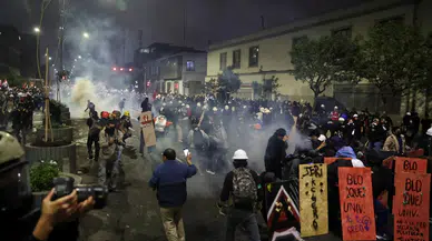 Peru'da Protestolar Şiddetlendi: Polis ve Göstericiler Arasında Çatışmalar Yaşandı