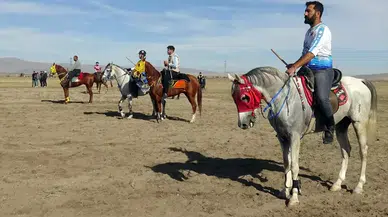 Kars'ta Geleneksel Atlı Spor Etkinlikleri Coşkuyla Gerçekleşti