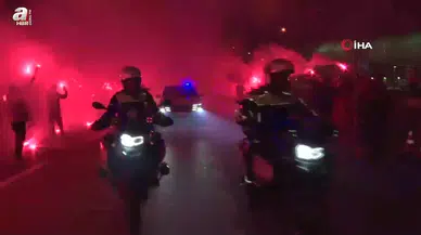 A Milli Futbol Takımı, Meşaleler Eşliğinde Stada Girdi