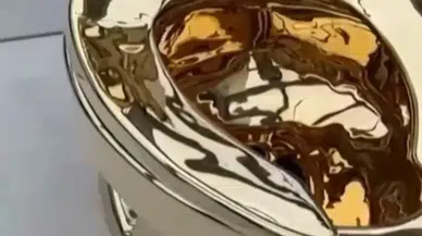 Altından Tuvalet Sanat Dünyasında Şok Etki Yarattı