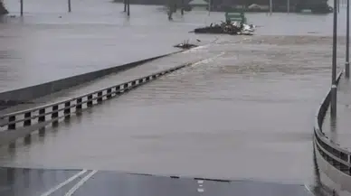 Fina Tropikal Siklonu Avustralya'nın Kuzeyini Vurdu