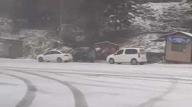 Uludağ'da Kuvvetli Kar Yağışı: Her Yer Beyaza Büründü