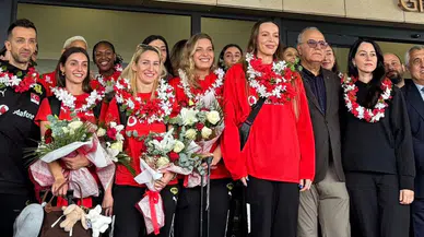 Dünya İkincisi Olan Filenin Sultanları Yurda Döndü