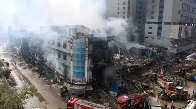 Pakistan'daki Alışveriş Merkezi Yangınında Hayatını Kaybedenlerin Sayısı 21'e Yükseldi