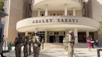 Kaçak Göçmenlere Sahte Evrak Düzenleyen Şebekeye Operasyon: 20 Gözaltı