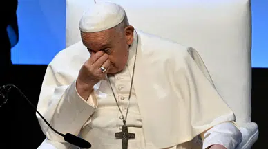 Steve Bannon ve Jeffrey Epstein'ın Papa Francis'e Yönelik Yazışmaları Ne Anlama Geliyor?