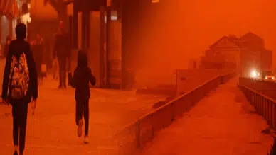 Komşu'da gökyüzü kızıla boyandı: Türkiye için kritik çöl tozu uyarısı!