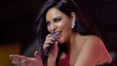 Zara'dan İddialı Selfie: Göğüs Detayı Ön Planda