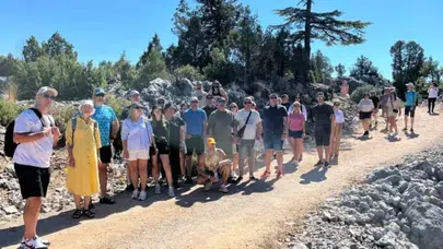 Litvanyalı Turistler Antalya'da Tarihi Sarıhacılar Köyü'nü Ziyaret Etti