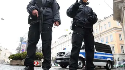 Almanya'da Tatbikatı Gerçek Sanan Polisle Asker Arasında Çatışma