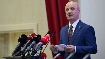 YÖK Başkanı Özvar'dan Rektörlere Sitem ve Eğitim Süresini Değiştirme Sinyali