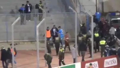 Futbol Sahası Ringe Döndü: 17 Kırmızı Kart Çıktı