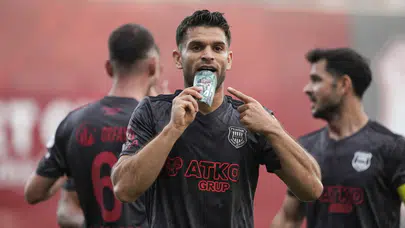 Pendikspor, Ümraniyespor'u 3-0 Mağlup Ederek 3 Puan Aldı