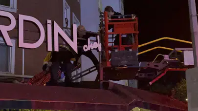 Eskişehir’de 2’nci Kattan Düşen Genç Kafe Tentesinde Mahsur Kaldı