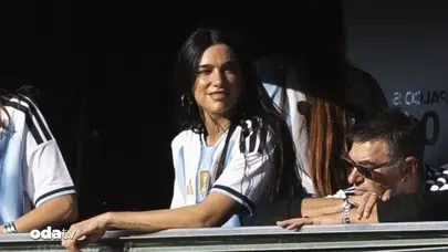 Şarkıcı Dua Lipa, Arjantin'de Futbol Maçı İzlerken Görüntülendi