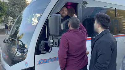 Trafikte 'Sen Bana Oğlum Diyemezsin' Kavgası Darpla Sonlandı