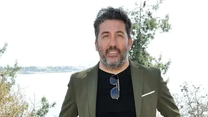 Emre Kınay Kimdir? Emre Kınay Kaç Yaşında, Nereli, Hangi Dizi ve Filmlerde Oynadı?