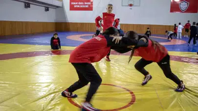 Şampiyon Güreşçi Nesrin Baş, Tokat'ta Kız Çocuklarına Örnek Oldu