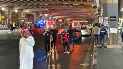 Umre İçin Mekke'ye Giden Türk Kafileye Otobüs Çarptı: Ölü ve Yaralılar Var