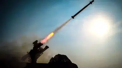 İran, Umman Denizi'nde Füze Tatbikatı Gerçekleştirdi