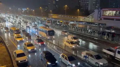 İstanbul Trafiğinde Yağmur Etkisi: Yoğunluk Yüzde 76'ya Ulaştı