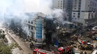 Pakistan'daki Alışveriş Merkezi Yangınında Hayatını Kaybedenlerin Sayısı 21'e Yükseldi