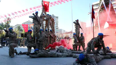 Adana'nın İşgalden Kurtuluşunun Yıl Dönümünde Komandolardan Tüfekli Gösteri