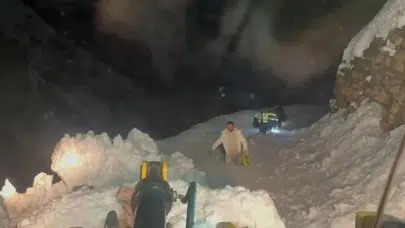 Hakkari'deki Maden Ocağında Mahsur Kalan 8 İşçi Kurtarıldı