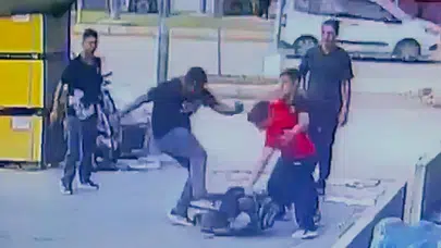 Adana'da dehşet anları: Tartıştıkları çocuğu acımasızca yerde sürüklediler