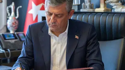 Özgür Özel'den sert fon vurgunu çıkışı: Siz bostan korkuluğu musunuz?