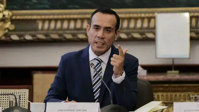 Peru'da Yolsuzluk İddiaları Nedeniyle Geçici Başkan Değişikliği: Son 10 Yılda 8'inci Devlet Başkanı Kim Olacak?