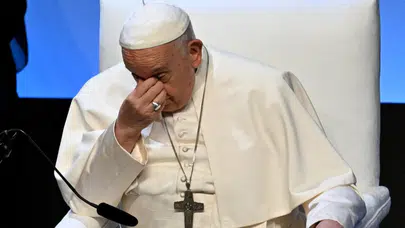 Steve Bannon ve Jeffrey Epstein'ın Papa Francis'e Yönelik Yazışmaları Ne Anlama Geliyor?