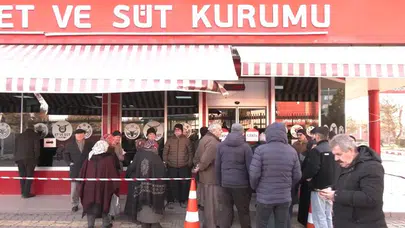 Emekli Vatandaş, Ucuz Et Kuyruğunda Ekonomik Zorlukları ve Hakkını Sordu