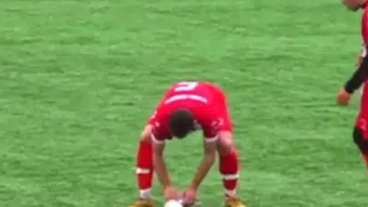 İstanbul'da Amatör Maçta Uçan Martıya Top Çarptı, Kalp Masajı ile Hayata Döndürüldü