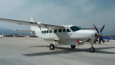 Endonezya'da Uçağa Silahlı Saldırı: İki Pilot Hayatını Kaybetti