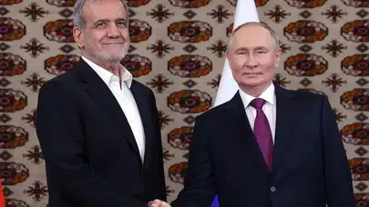 Putin'den Pezeşkiyan'a Tebrik Mesajı: İran'ın Egemenliğine Destek