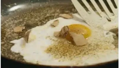 Karton Yeme Alışkanlığı Olan Adamın Şaşırtıcı Hikayesi Nedir?