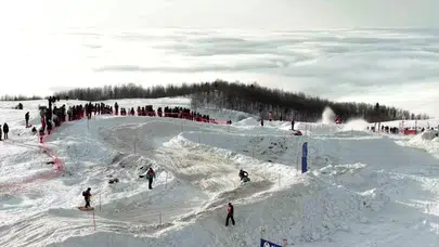 Rize'de Adrenalin Dolu Kar Motosikleti Şampiyonası