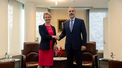 Türkiye'nin Barış Diplomasi Çabaları: Hakan Fidan ve Yvette Cooper Görüştü mü?