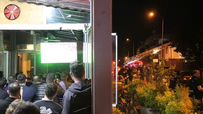 Sakarya’da dehşet anları: Alevler ev ve dükkanları yutarken onlar derbi keyfinden vazgeçmedi