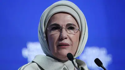Dijital dünyada çocukları bekleyen tehlikeler: Emine Erdoğan'dan kritik çağrı