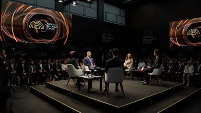 Diplomasinin geleceği gençlerin vizyonunda: Bakan Fidan ADF Youth sahnesinde
