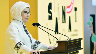 Emine Erdoğan'dan ebeveynlere kritik uyarı: Kendi hikayesini anlatamayan toplumlar başkalarının gölgesinde kaybolur