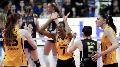 Sultanlar Ligi'nde nefes kesen final: Kupa VakıfBank'ın ellerinde yükseldi