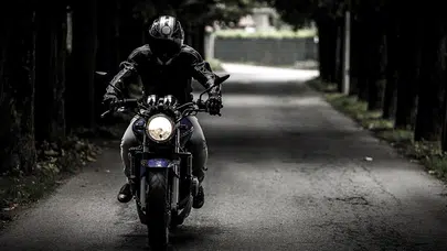 Adana'da acı son: Gençlerin motosiklet yolculuğu faciayla bitti