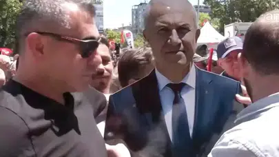 Bayramlaşma töreninde beklenmedik konuk: Başkan gelemedi, maketi meydan okudu